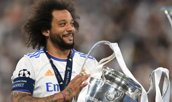 竞技宝网页版-离别前作为队长捧起大耳朵杯 马塞洛成巴西第一人