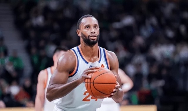 jjb-上海弊端凸显！弗格连崩N场攻守无价值，尽快换掉他弥补衔接段！|总决赛|立足点|古德温|季后赛|球员_新浪体育_新浪新闻